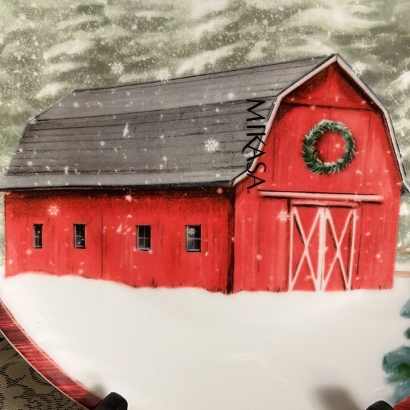 NWT - MIKASA 9 inch Countryside Christmas Barn Portrait Plate - Picture 3 of 6